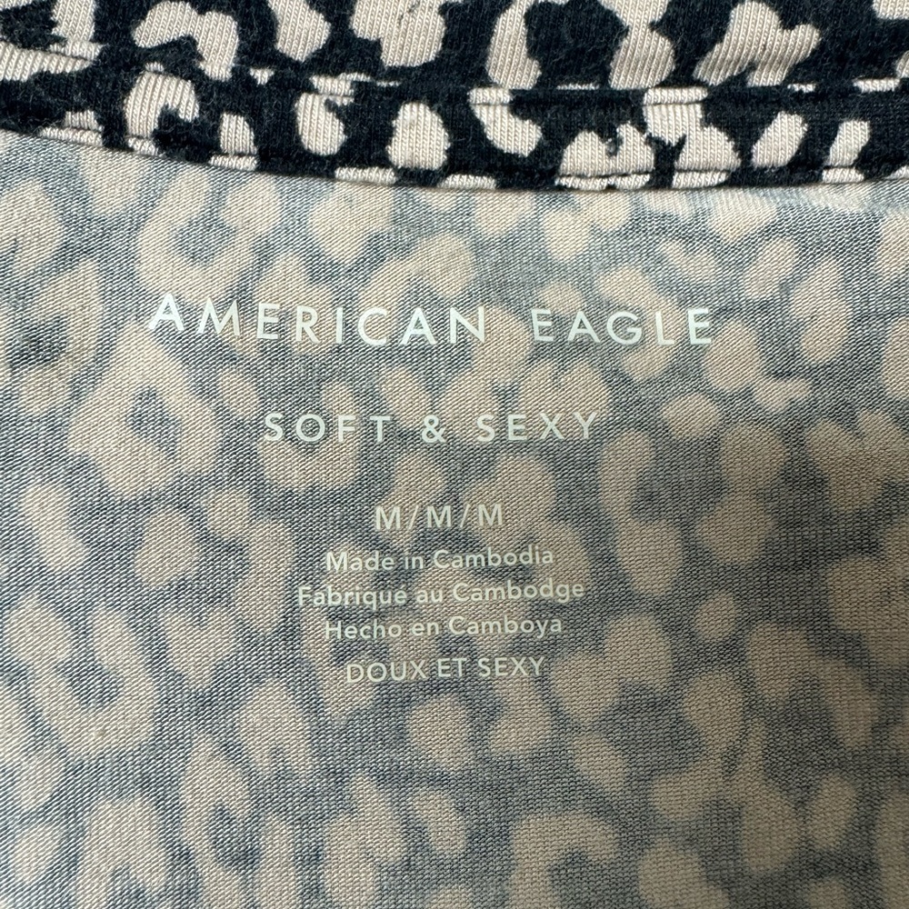 American Eagle Outfitters Black/Beige chic Relaxed Fit Top size Medium - Picture 7 of 8